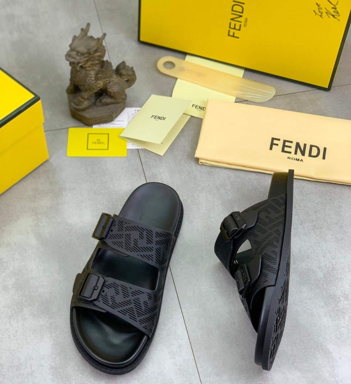 Men’s Slippers 188250070