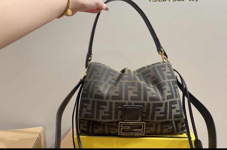Women’s Purse’s 1062058160