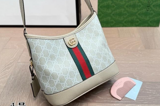 Women’s Purse’s 106175821